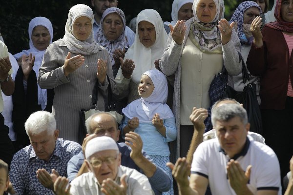 Босния попрощалась еще со 175 жертвами Сребреницы