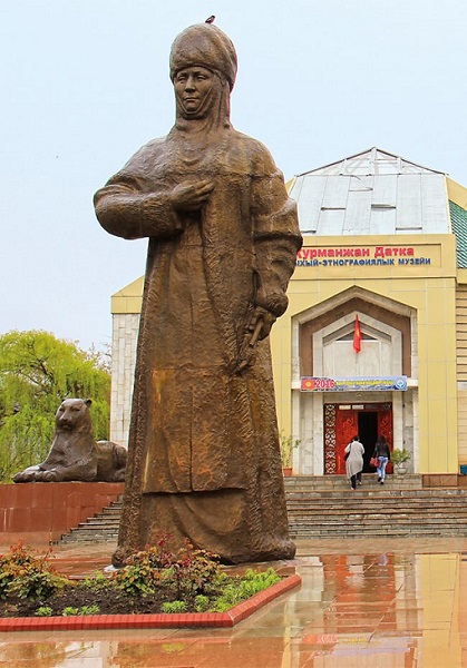 Музей Курманжан датки на ее родине, в деревне Гульча, Ошская область, выглядит как юрта кочевников