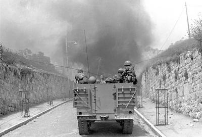 1967. Израильские бронемашины на палестинских землях 1967. Израильские бронемашины на палестинских землях