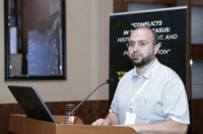 «Ни прокуроры, ни находящиеся при них эксперты не несут ответственности за принятые ими решения. Безнаказанность развязывает им руки, а их порой необоснованные решения льют воду на мельницу тех, кто действительно распространяет экстремистские взгляды» - говорит переводчик Корана Э.Кулиев. «Ни прокуроры, ни находящиеся при них эксперты не несут ответственности за принятые ими решения. Безнаказанность развязывает им руки, а их порой необоснованные решения льют воду на мельницу тех, кто действительно распространяет экстремистские взгляды» - говорит переводчик Корана Э.Кулиев.