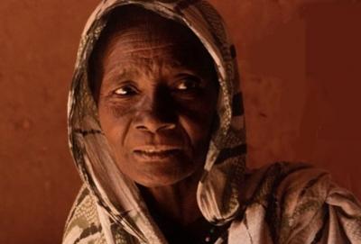 60-летняя Тахира минт аль-Хатаби – одна из опытных караванщиков в Тишите 60-летняя Тахира минт аль-Хатаби – одна из опытных караванщиков в Тишите