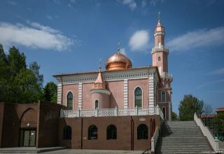 Новая мечеть формально рассчитана на 730 человек. Впрочем, имам Альшафи Омар называет цифру 1500 и говорит, что в праздники она может быть и больше