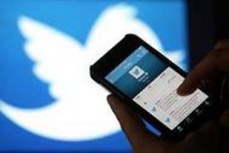 Для многих мусульман Twitter имеет политическое значение, так как именно он использовался для координации массовых протестов в ходе «арабской весны» 2011 года. Акции Twitter признаны годными для исламского инвестирования