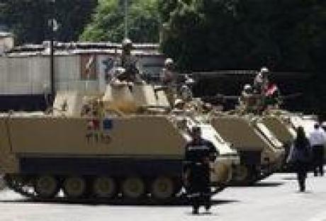 Сторонники Мурси называют неконституционную смену власти «военным переворотом», а противники – «народным восстанием», которое поддержали вооруженные силы. «Братья-мусульмане» объясняют подоплеку военного переворота в Египте
