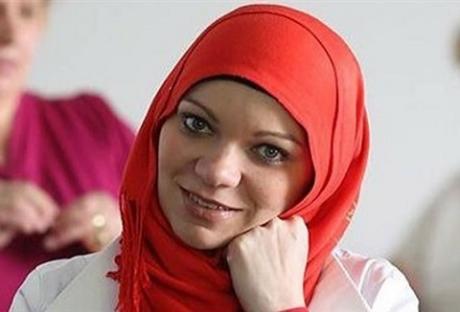 Файла Пасич Бисич стала второй мусульманкой в хиджабе, которая претендует на кресло в Европарламенте Словения отправляет в Европарламент кандидата в хиджабе