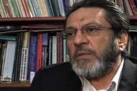 Председатель IHRC Масуд Шаджаре (Massoud Shadjareh) говорит, что проект «питает ксенофобию» и заявил, что правительство должно не транжирить деньги, а придерживаться британских ценностей, таких как честность и справедливость. Британские правозащитники критикуют проект закона с «ксенофобским характером»