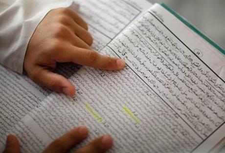 Учебники с исправлениями появятся в школах в апреле Пакистанские школьные учебники дополнят аятами из Корана