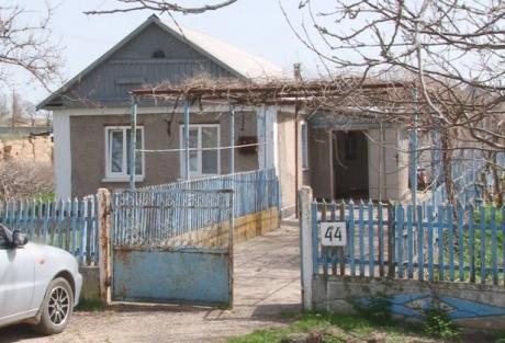 120 местных крымскотатарских семей давно мечтают о собственной мечети Мусульманин предоставил свой дом единоверцам как мечеть