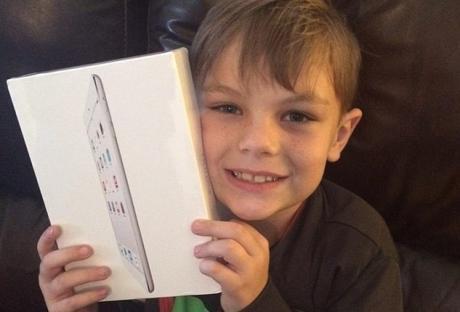 7-летний мальчик копил деньги на iPad Мальчик, отдавший все свои сбережения мечети, не остался без сюрприза
