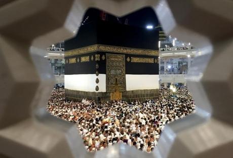 Паломники собираются в долине Мина для хаджа. Завтра – День Арафа