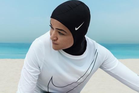 Спортивный хиджаб от Nike под названием «Nike Pro Hijab» Мусульманские спортсменки впервые смогут приобрести хиджаб от Nike