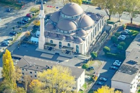 До сих пор азан в Германии был запрещен До сих пор азан в Германии был запрещен