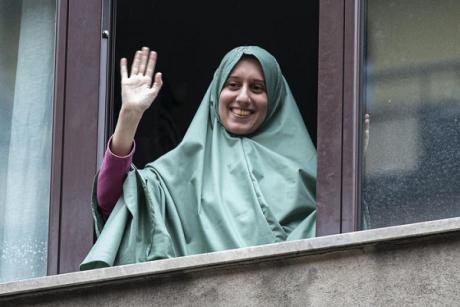 По возвращении Сильвия сообщила, что чувствует себя удовлетворительно «физически и морально» По возвращении Сильвия сообщила, что чувствует себя удовлетворительно «физически и морально»